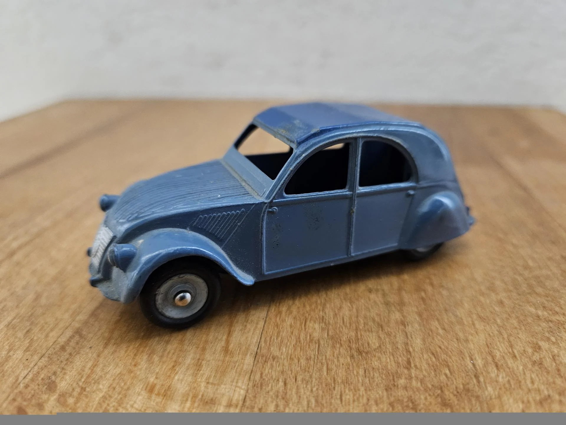 0 2 cv dinky toys