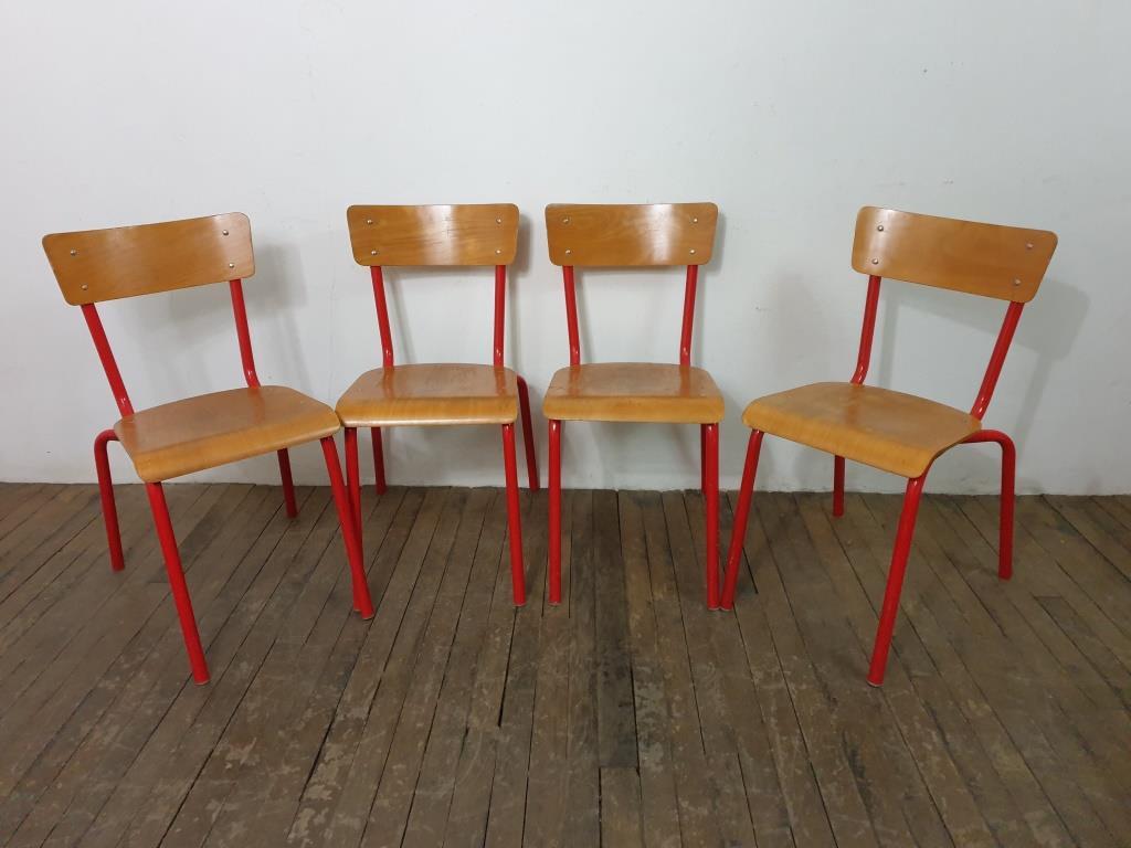 0 chaises d ecole rouge lot b