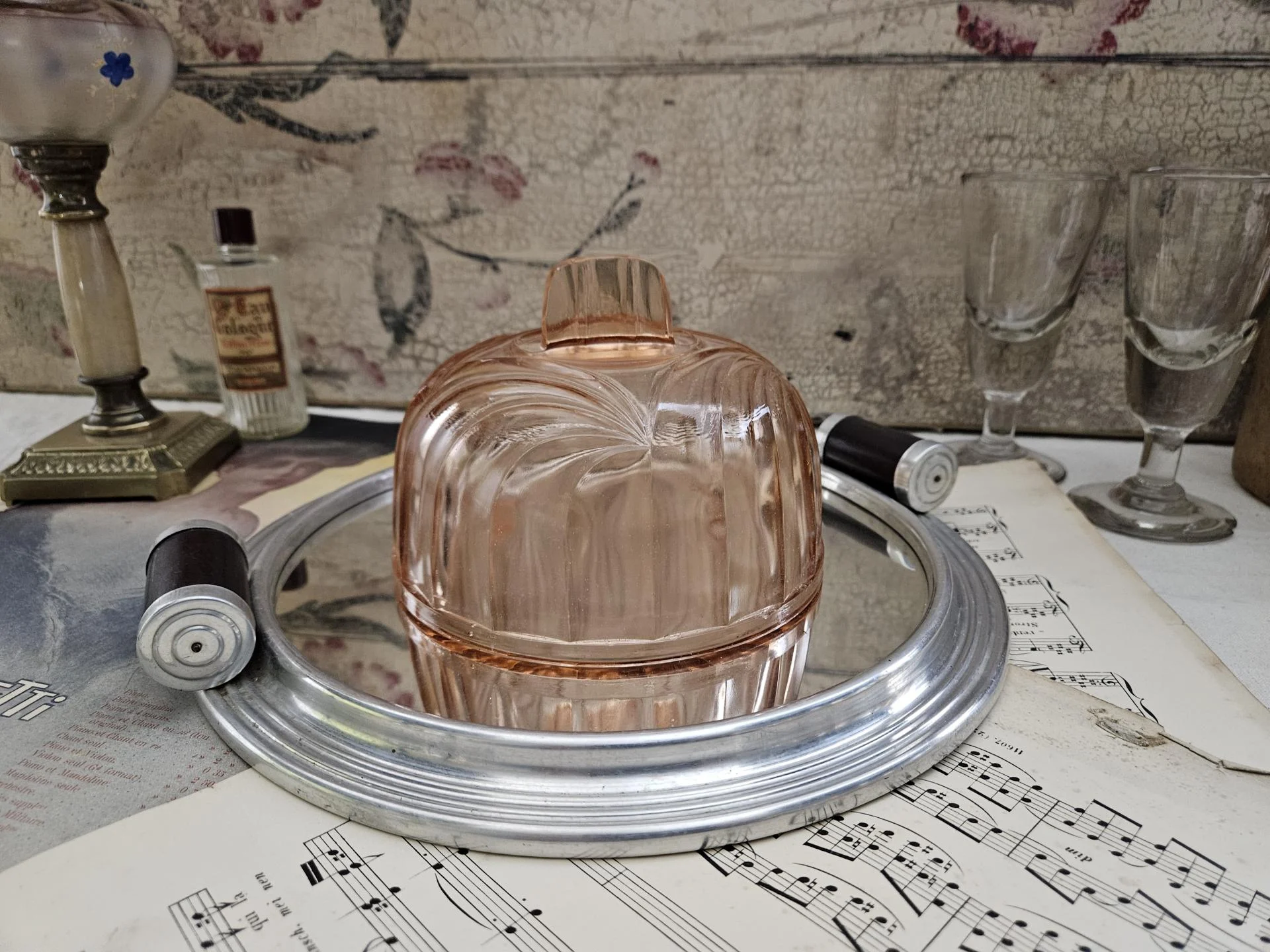 0 cloche en verre rose 1