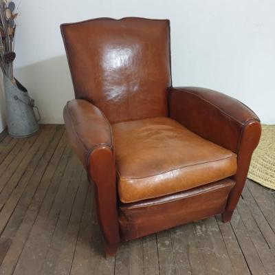 0 fauteuil club moustache 2