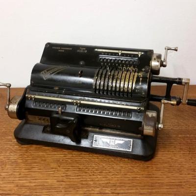 0 machine a calculer 1
