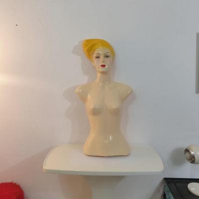 0 mannequin fashino blonde
