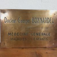 0 plaque docteur laiton