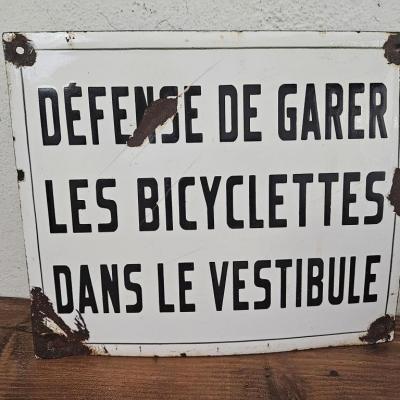 0 plaque emaillee defense de garer les bicyclettes