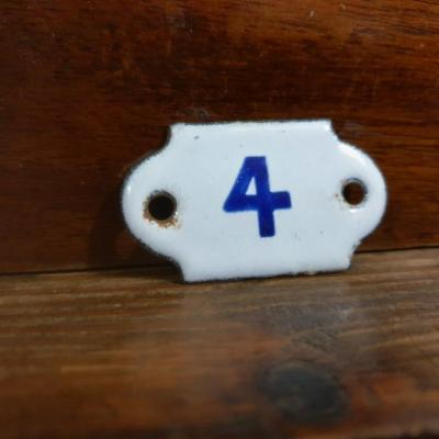 0 plaque emaillee n 4