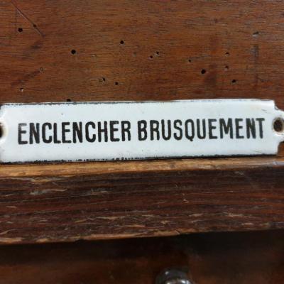 0 plaque enclencher brusq 1