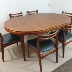 Table et chaises scandinaves