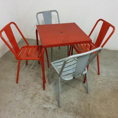 001 table et chaises tolix de bistrot