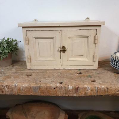 01 armoire a suspendre
