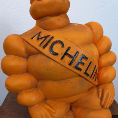 01 bibendum michelin orange
