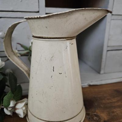 01 broc en tole beige