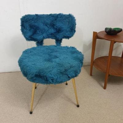01 chaise moumoute bleue