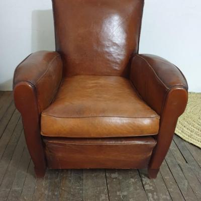 01 fauteuil club moustache 3