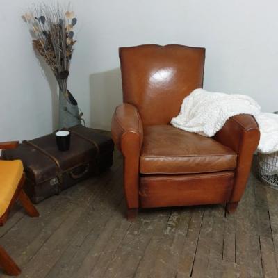 01 fauteuil moustache 1