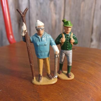 01 figurines de montagne