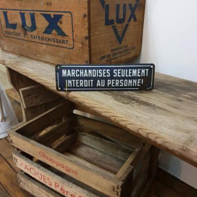 01 laque emaillee marchandises