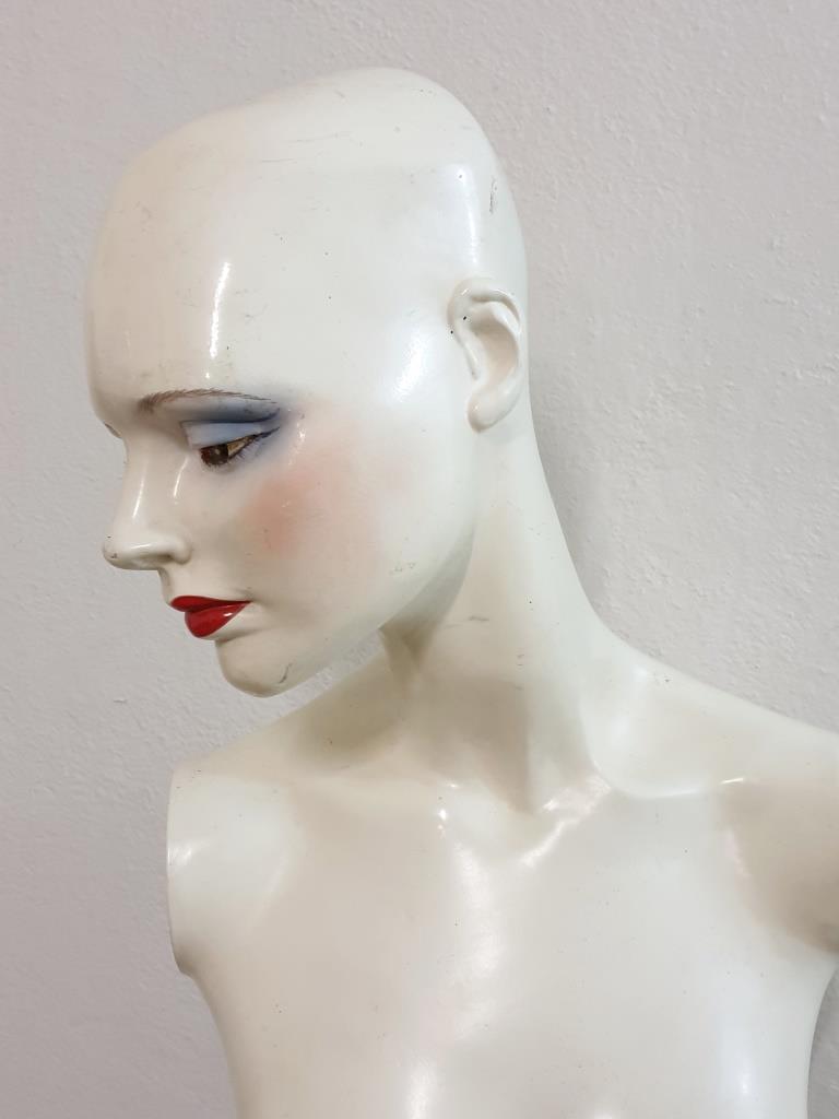 01 mannequin 70