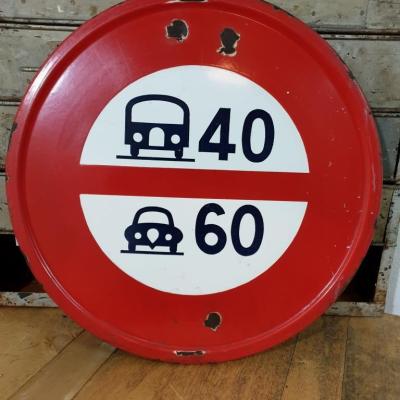 01 panneau limitation de vitesse