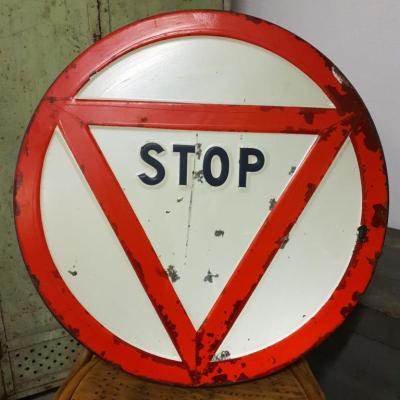 01 panneau stop
