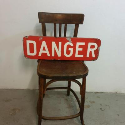 01 plaque danger