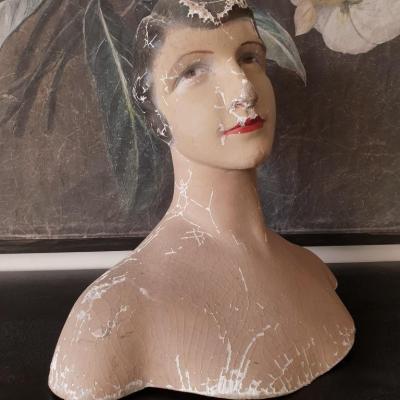 01 tete presentoir femme