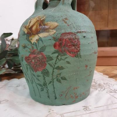 01 vase en terre decor roses