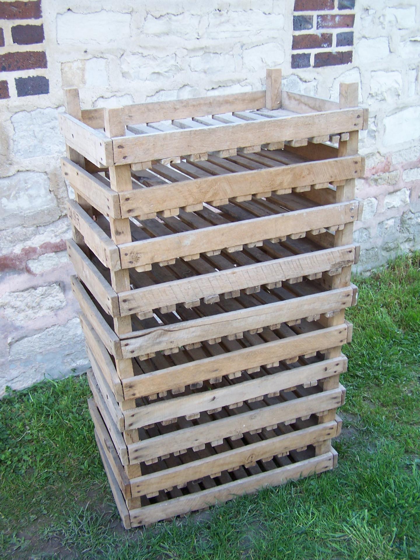 1 687