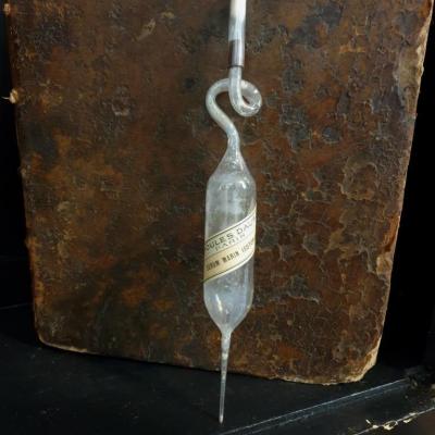 1 ampoule medicale vide