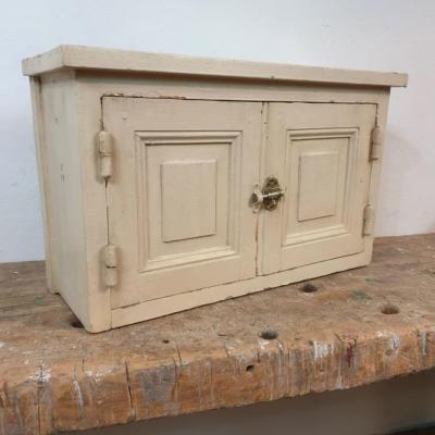 1 armoire a suspendre 1
