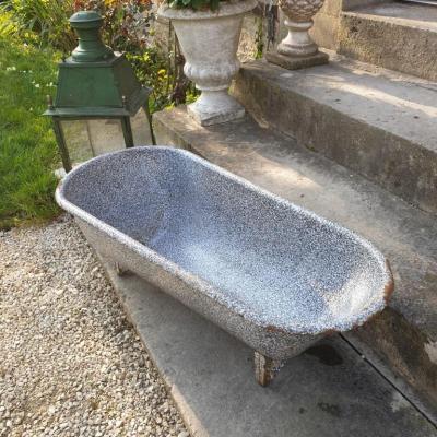 1 baignoire emaillee mouchetee