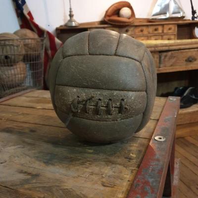 1 ballon cuir avec lacet