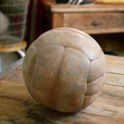 1 ballon de foot en cuir