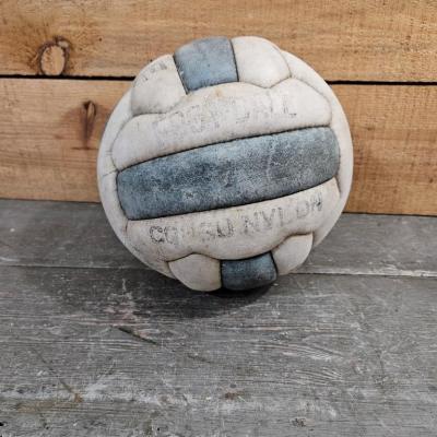 1 ballon foot noir et blanc