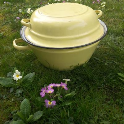 1 bassine emaillee jaune
