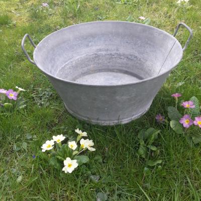 1 bassine ronde en zinc