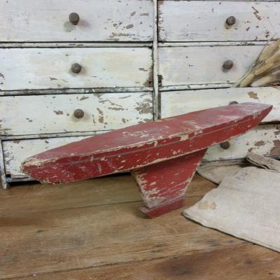 1 bateau de bassin coque rouge