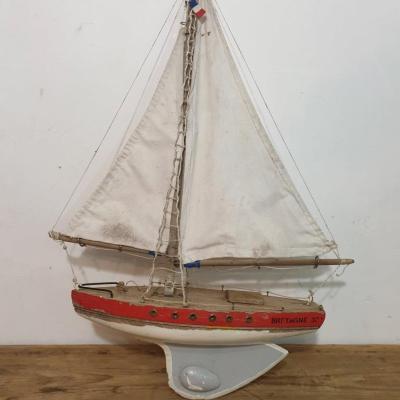 1 bateau de bassin