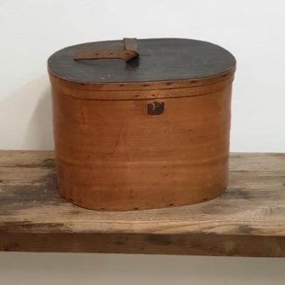 1 boite a chapeau en bois