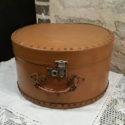 1 boite a chapeau