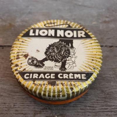 1 boite cirage lion noir
