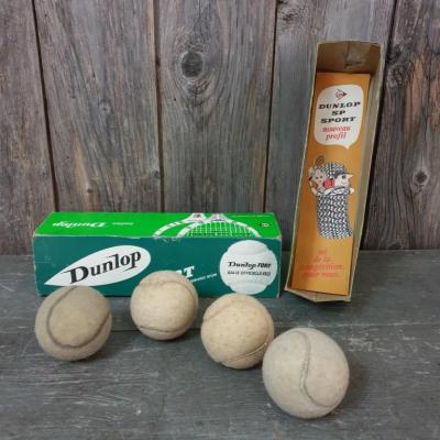 1 boite de balles de tennis dunlop
