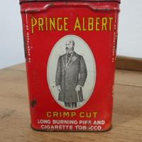 1 boite de cigarette prince albert