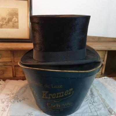 1 boite et chapeau haut de forme