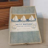 1 boite petit bateau