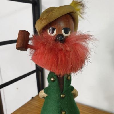 1 bonhomme en bois le hobo