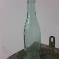 1 bouteille en verre vittel