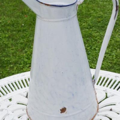 1 broc emaille blanc marbre bleu copie