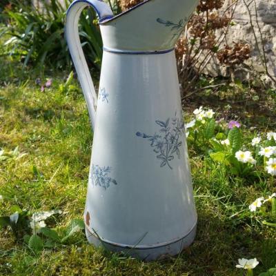 1 broc emaille fleurs bleues