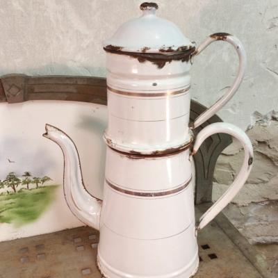 1 cafetiere emaillee blanche grande