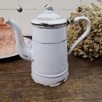 Cafetière émaillée blanche